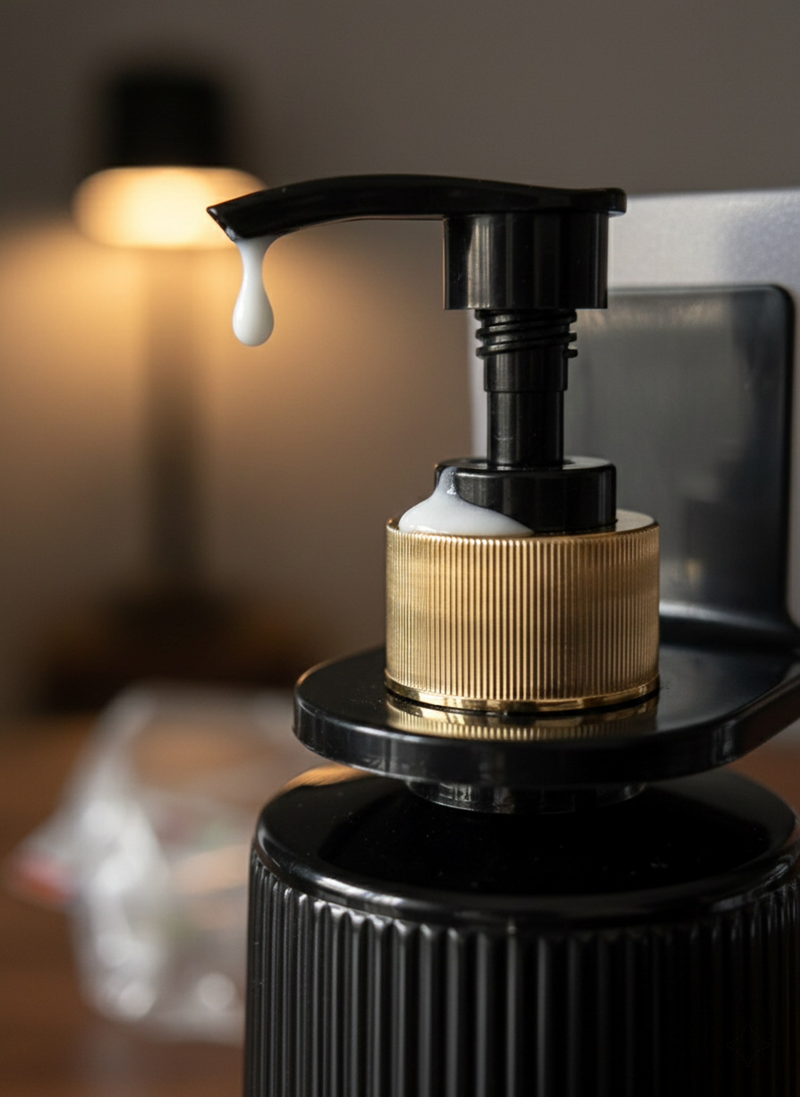 Purevana Unbreakable Premium Liquid Dispenser for Bathroom, Wash Basin, Kitchen 250 ml Shampoo, Soap, Liquid, Sanitizer Stand, Conditioner Dispenser (Black, Gold)